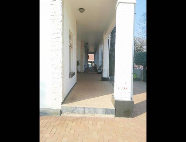 10 BEDROOM HOUSE FOR SALE IN BEZUIDENHOUT VALLEY